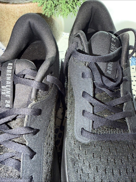 Athletic_Shoes